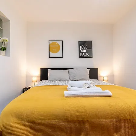 1 דירה